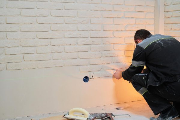 master-lays-tiles-wall-builder-installs-tiles-renovation-work-wall-decor-sticker-apartment_166373-2091